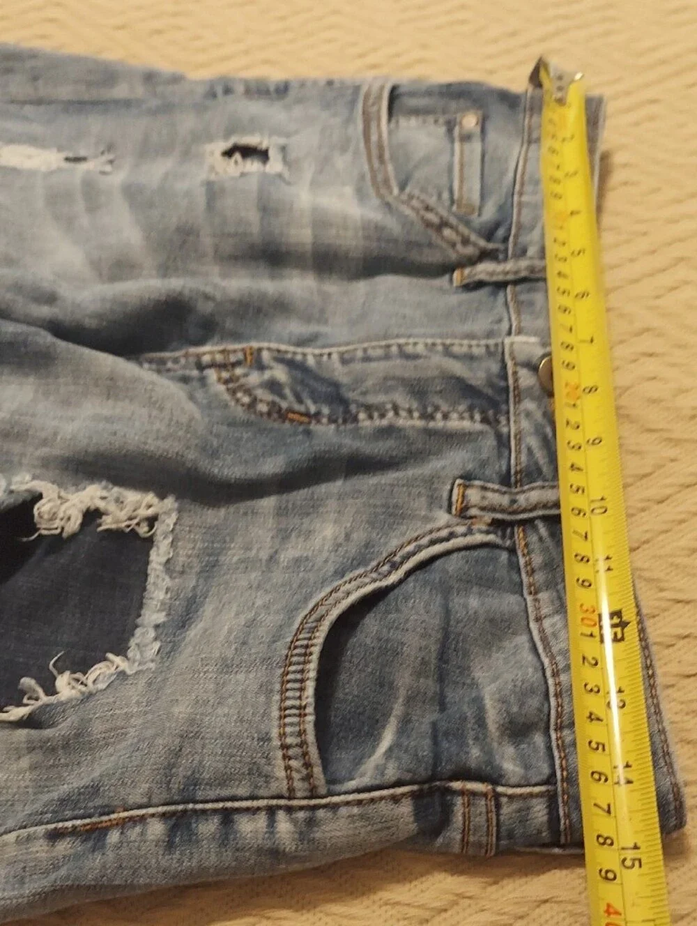 !iT Women's Long Rider Light Wash Distressed Denim Shorts Size 6